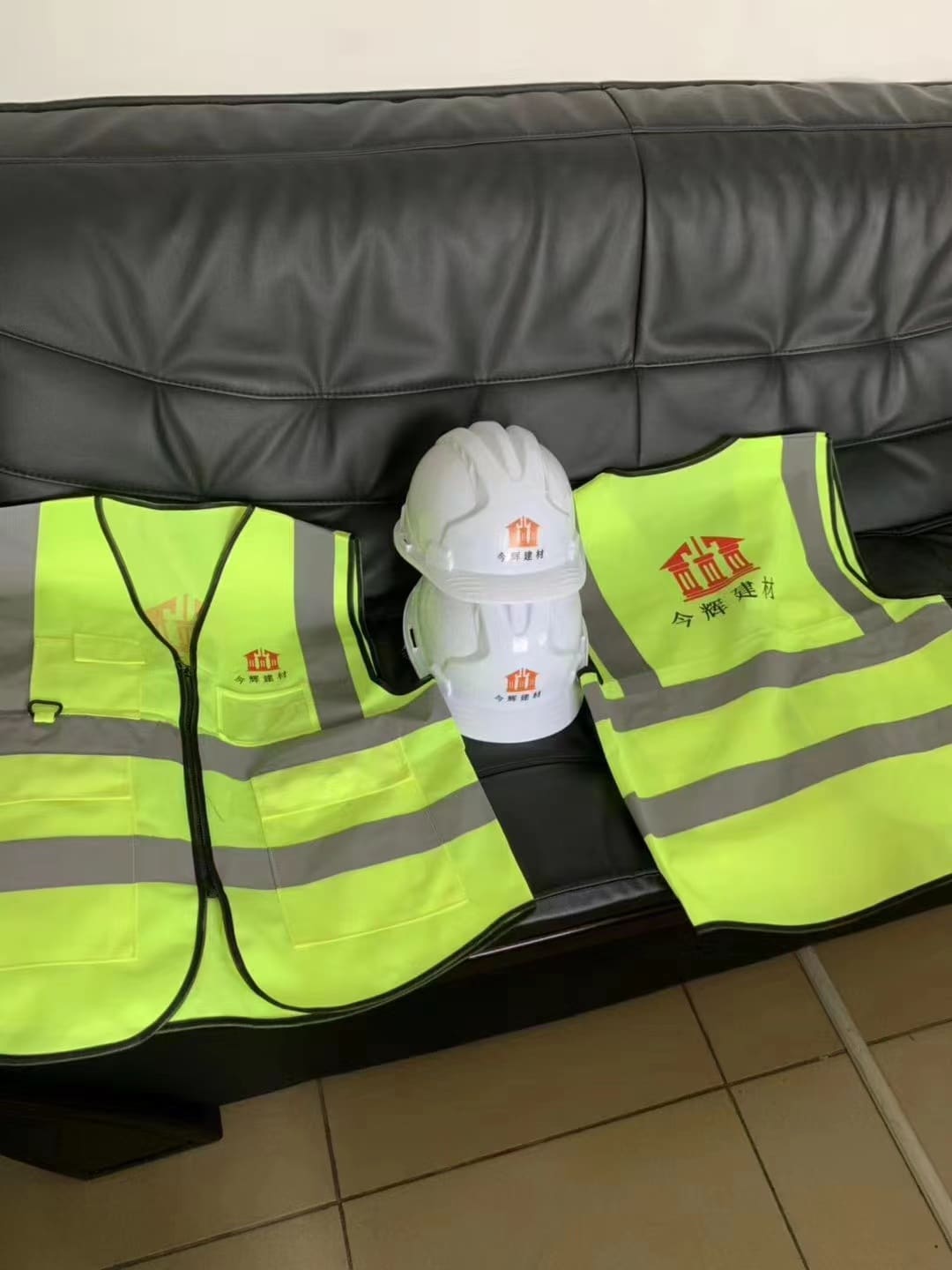 Safety gear with JINHUI logo | 今辉安全装备